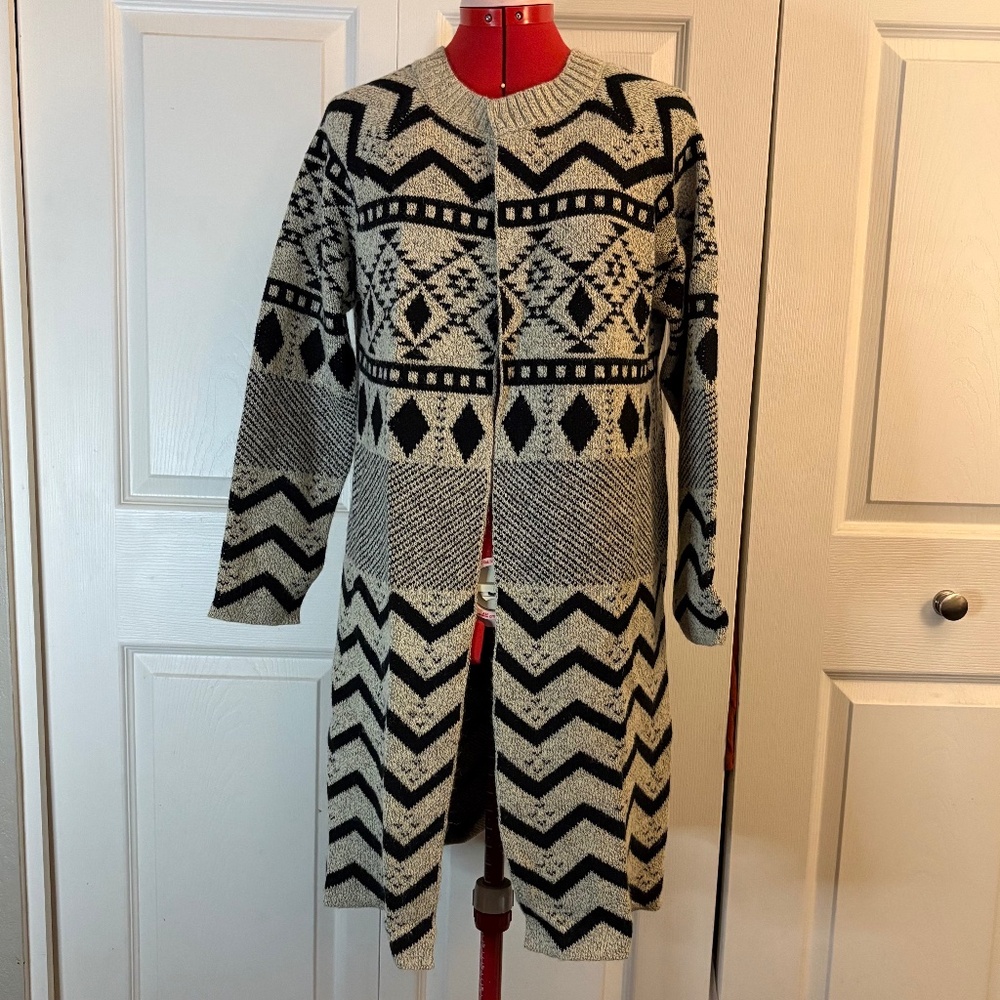 Michelle Nicole Open Cardigan size M